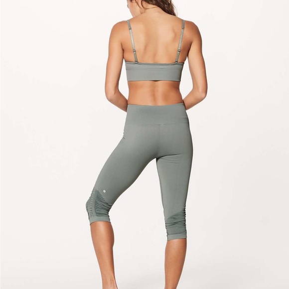 Lululemon Awakening Crop leggings Taryn Toomey 17". Sz 4. Gray. Ruched leg. - Picture 11 of 15
